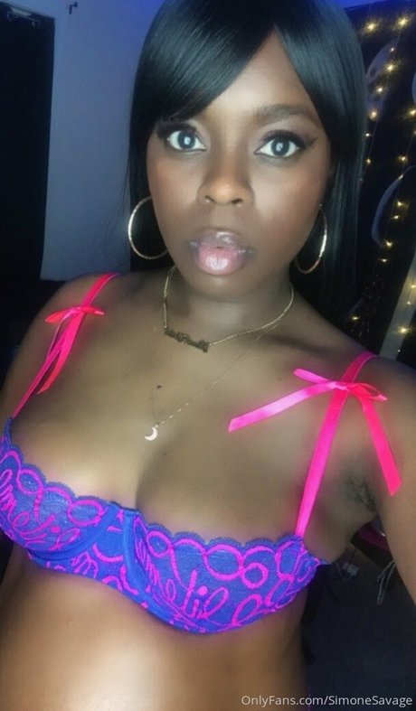 simonesavage model pretty pic