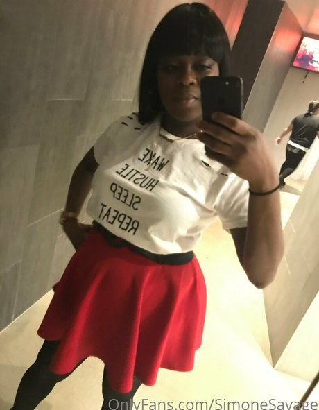 simonesavage model nice img