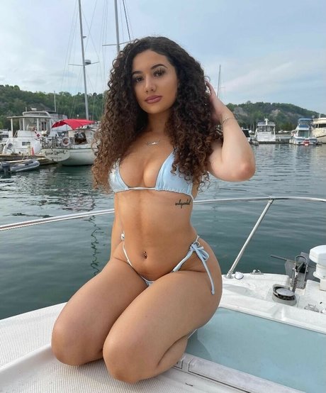 Christina April Amaral hot star image