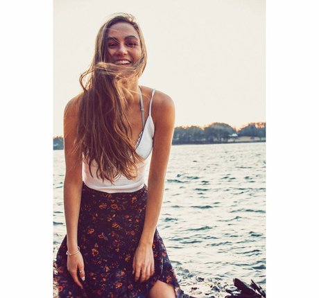 Madison Lintz beautiful actress pic