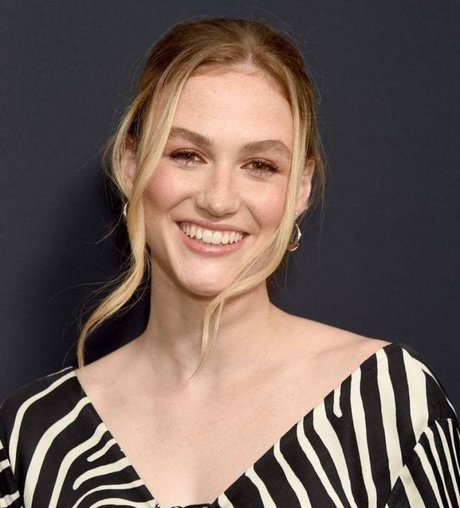 Madison Lintz model naked img