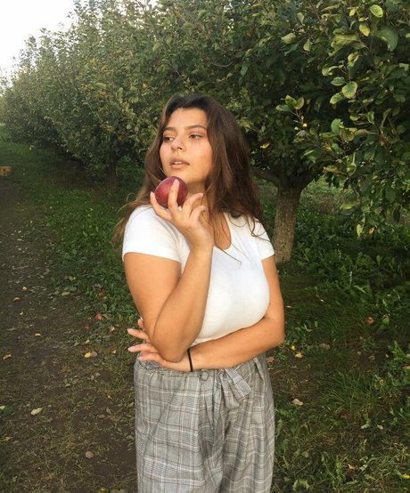 Nada C pretty model pic