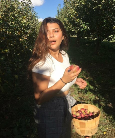 Nada C pretty actress images