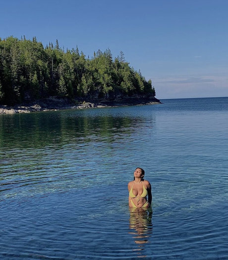 Nada C model top photo