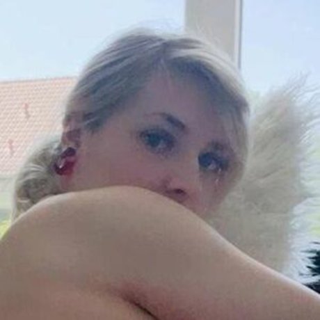 M ii che ll e model nude image