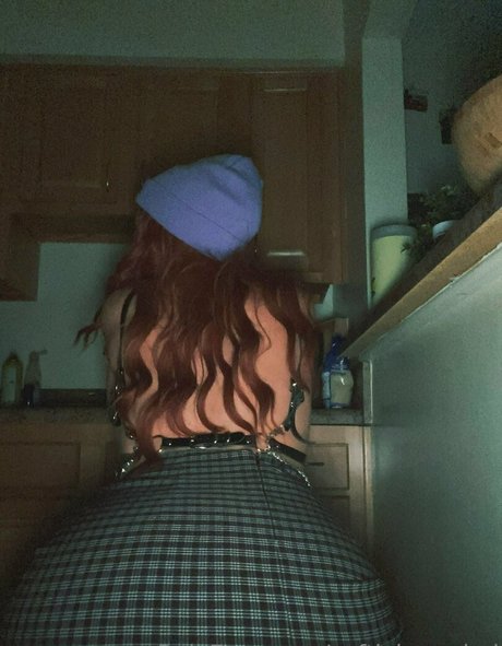 softlykneaded nude star photos