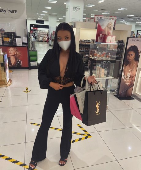 Saffronleigh top pornstar picture