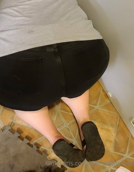 sweetbluetoes nudes model pictures