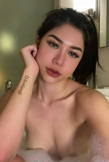 lunnnaok xxx actress galleries