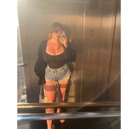 Kendall Rowan hot model picture