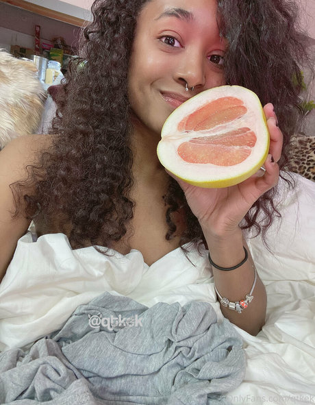 qtkek beautiful actress photo