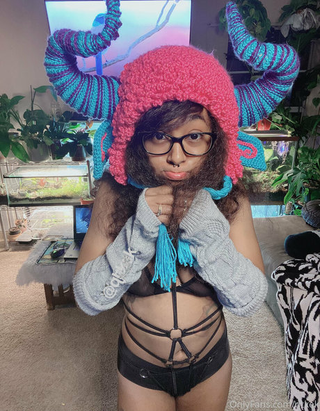 qtkek beautiful actress image