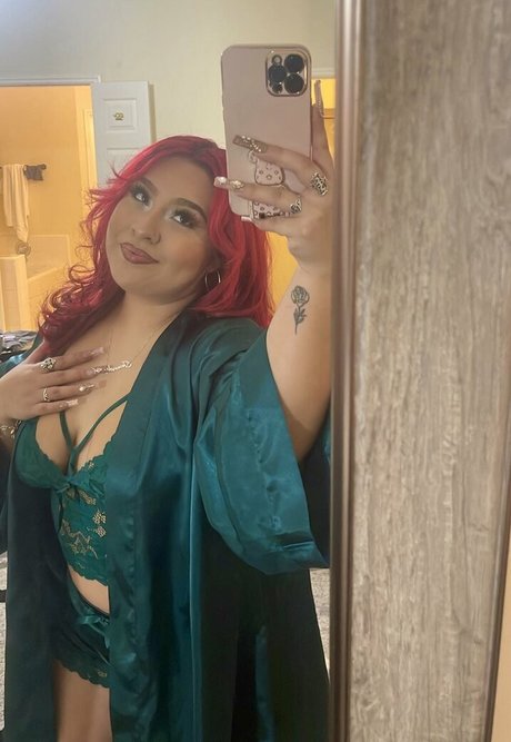 dasjuicyjen model pretty picture