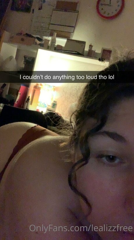 lealizzfree model erotic pics