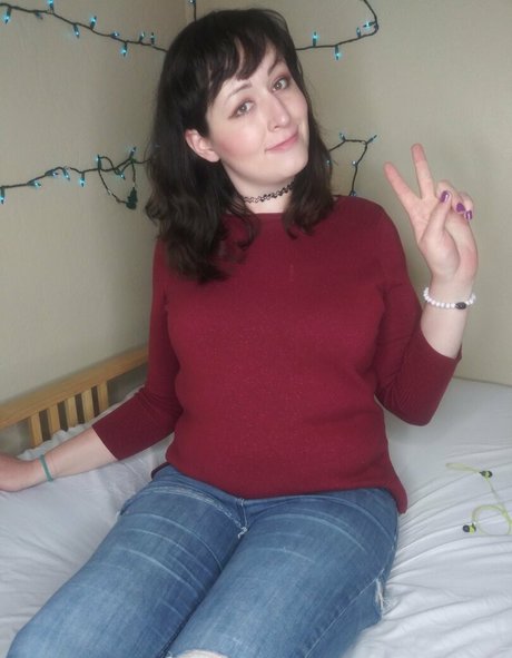 anniebrokely erotic actress images