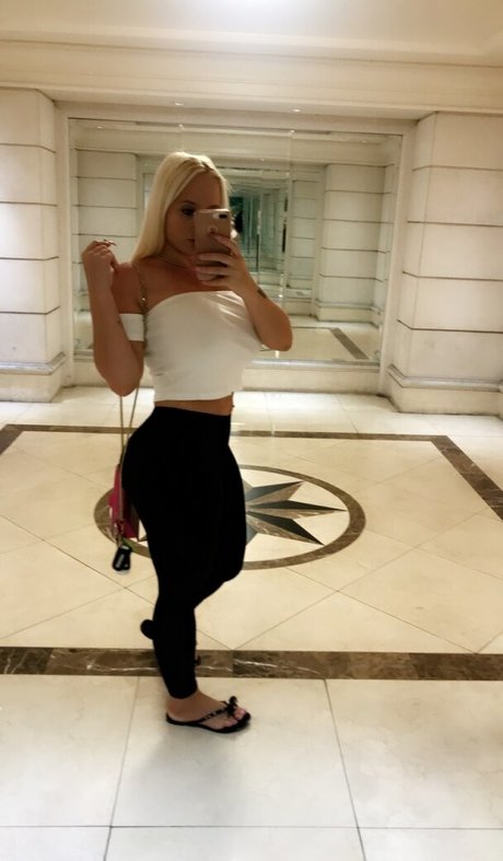 kendrakashmire4free art model image