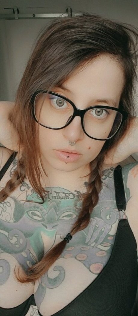 Sookiki pretty model picture