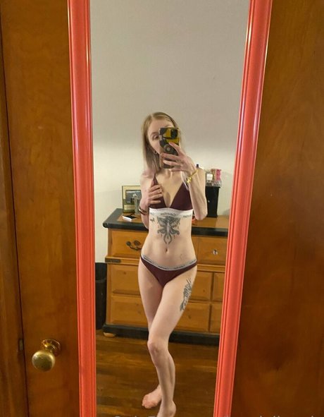 lonelylizards erotic model archive