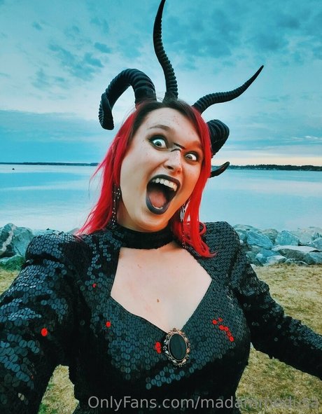 madammedusa star sexy gallery