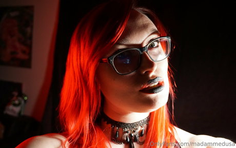 madammedusa model art galleries