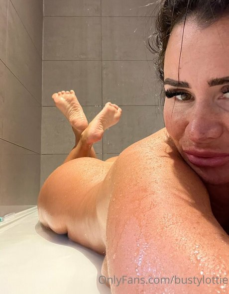 bustylottie free pornstar pic