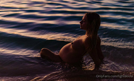 lightdoula sexy actress img