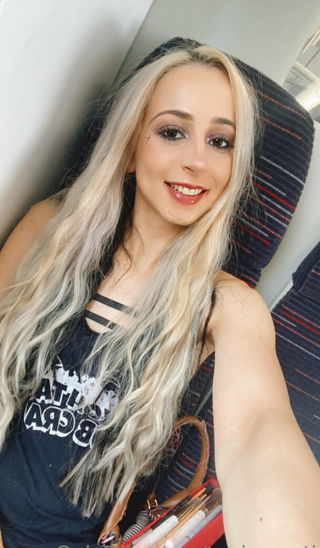 taniaaresti beautiful pornstar photo