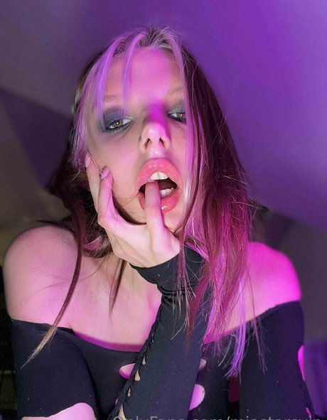 miastarsvip pretty pornstar pics