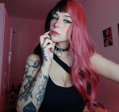 Binc Oliveir pretty model img