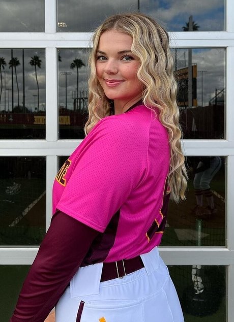 Sara K erotic pornstar pics