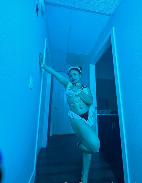 Yulyspin star hot picture