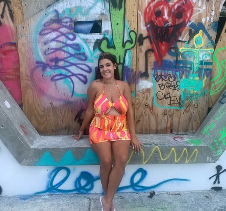 Lizzy Rae pornstar nude pictures