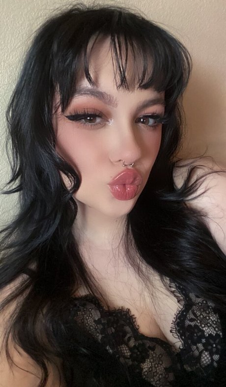 uraigf adult model photo