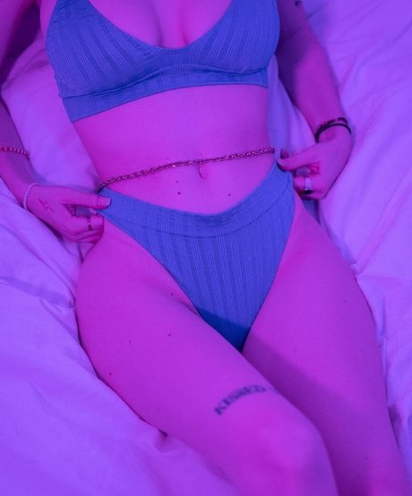 Caponce star nude picture