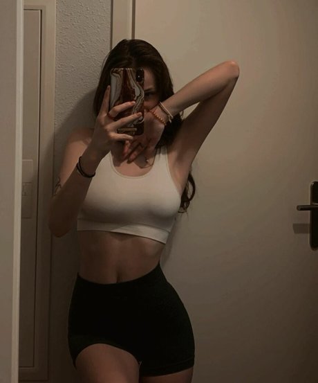 Caponce xxx model pic