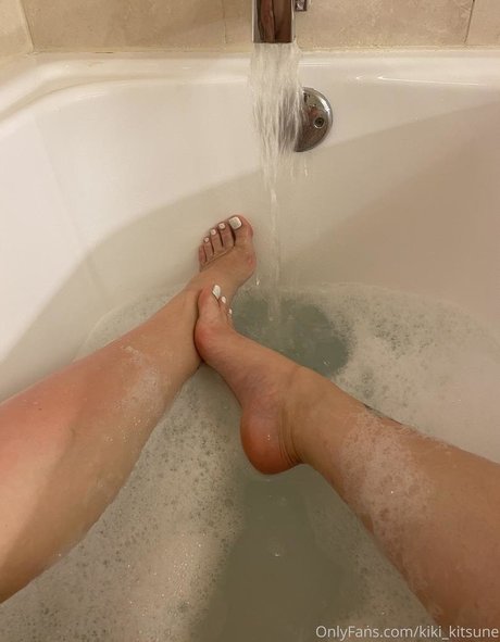 Kiki Kitsune sexy pornstar pictures