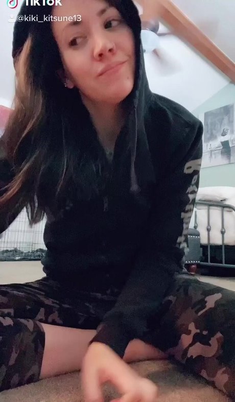Kiki Kitsune nude star image