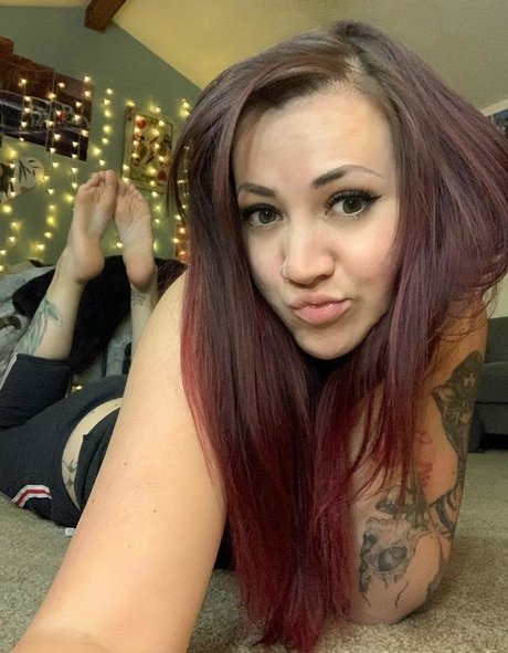 Kiki Kitsune beautiful pornstar image