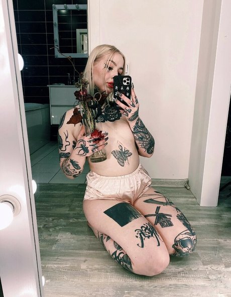 dariamilk naked pornstar photo