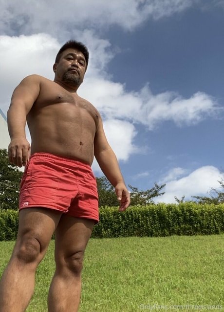 threeislands naked model picture