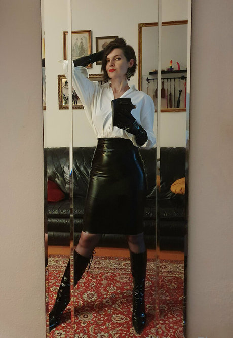 mistresselena top model galleries