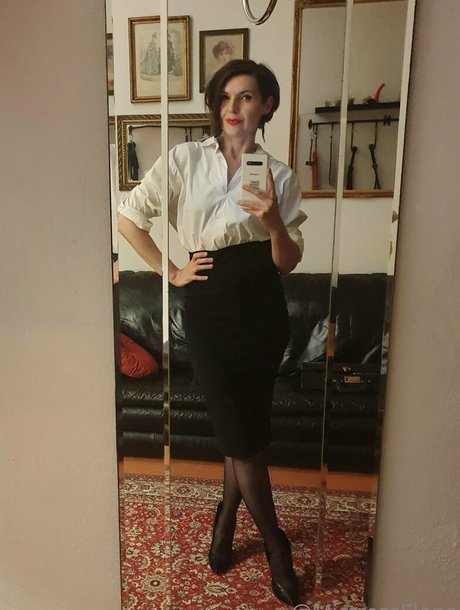 mistresselena star nude pics