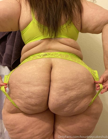 kourtneycakeshub nude pornstar gallery