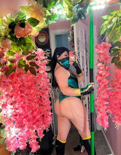 Ivieenova sexy star image