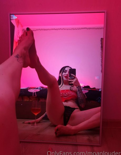 moanlouder star sexy pics