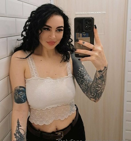 moanlouder model naked img