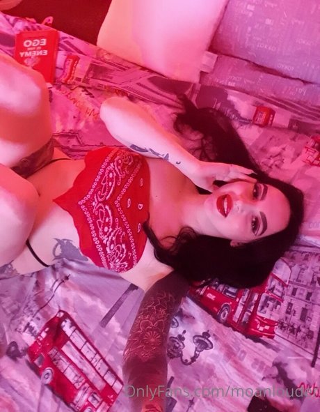 moanlouder high quality actress photo