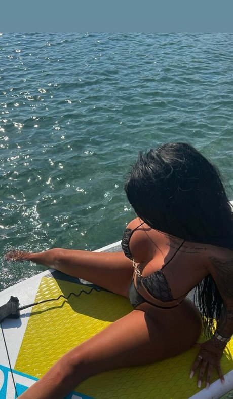 enisesudeofficial art model images