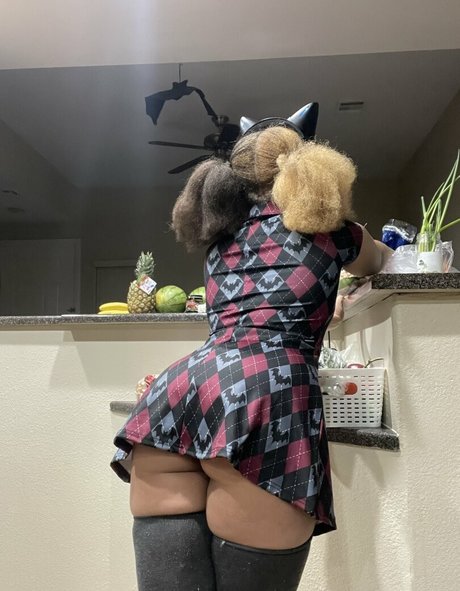 Kikicheea top model picture