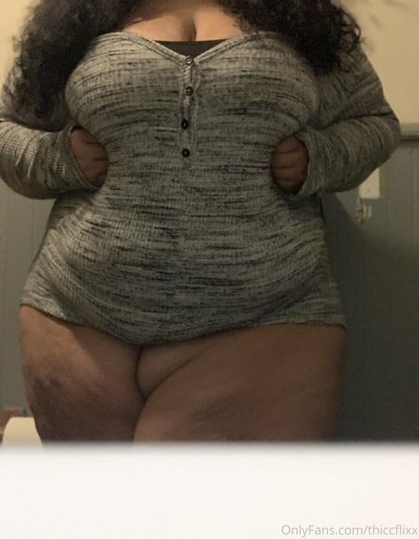 thiccflixx free model pic